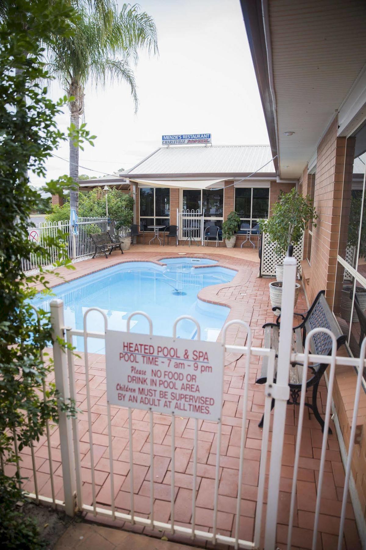 Charleville Motel 外观 照片