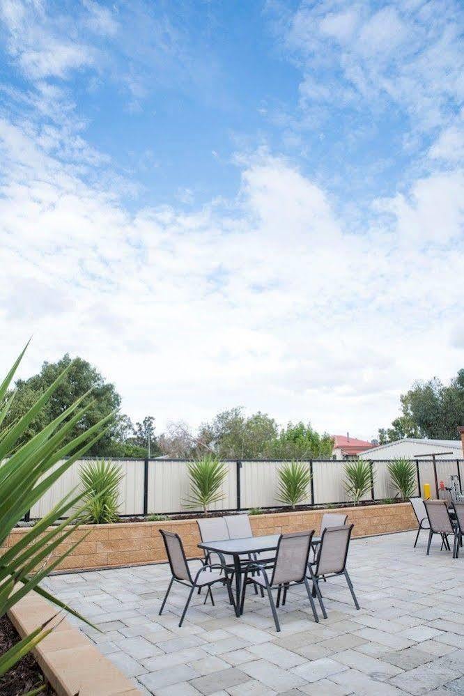 Charleville Motel 外观 照片
